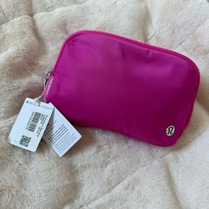 NWT LULULEMON Everywhere Belt Bag in Sonic Pink